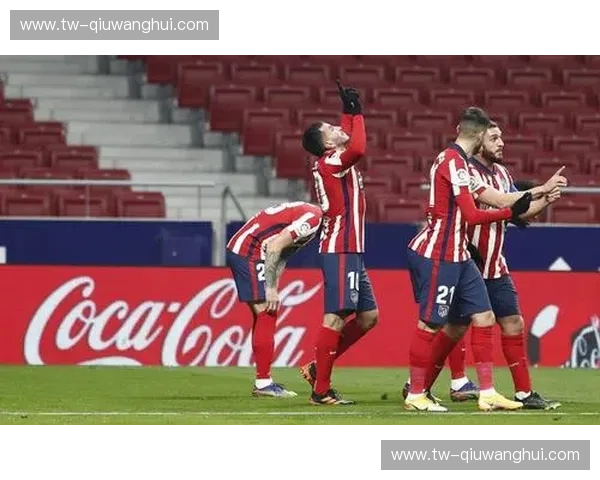 积分榜马竞：红白条纹下的追逐与荣耀