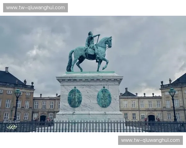 德意志战车的钢铁回响与丹麦童话的狂想曲：欧洲之巅的宿命博弈